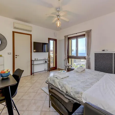 Mgh Lakefront Dream Peschiera * Пескьера-дель-Гарда